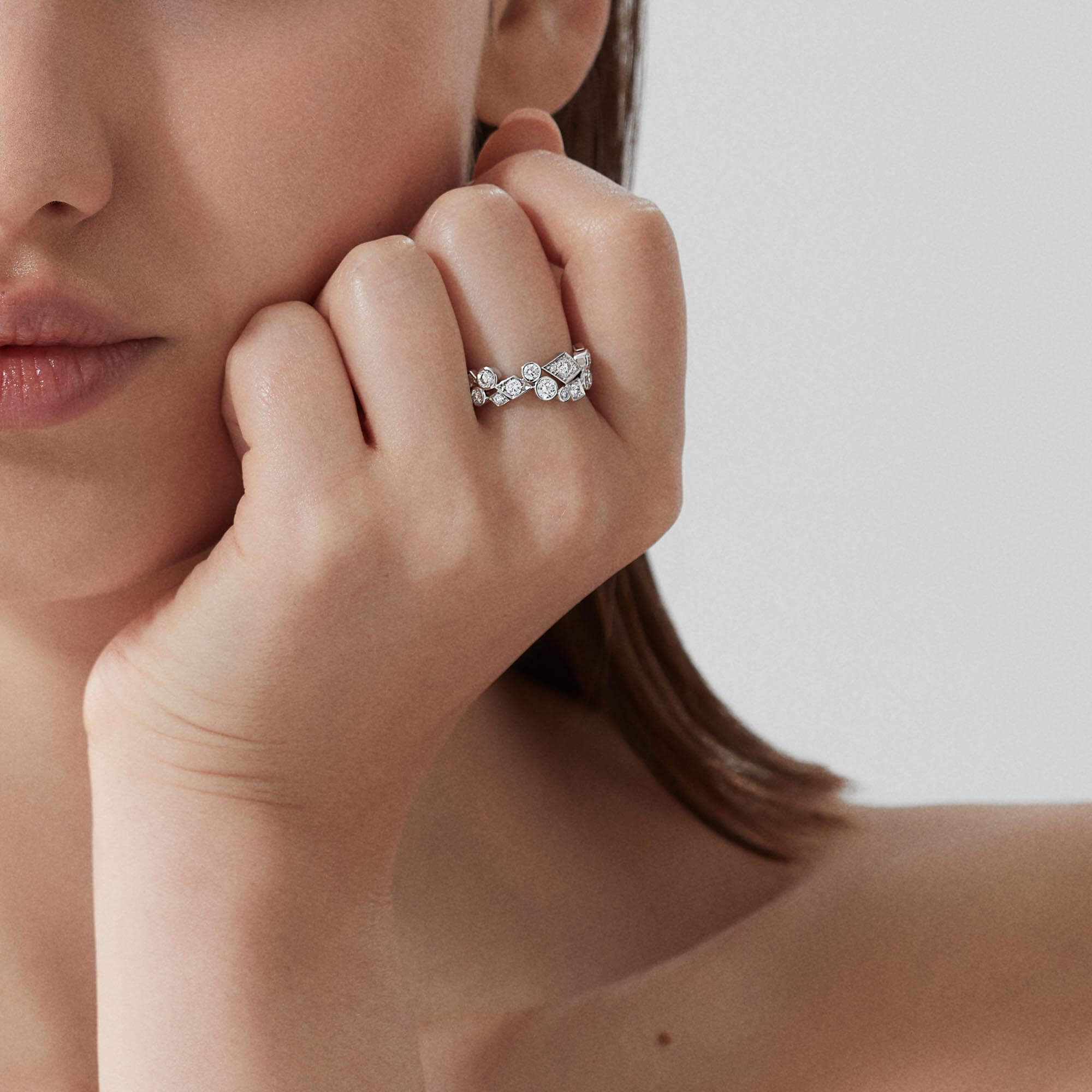 0007 Garrard Albemarle Abstract Diamond Ring In 18ct White Gold 2017424 Model