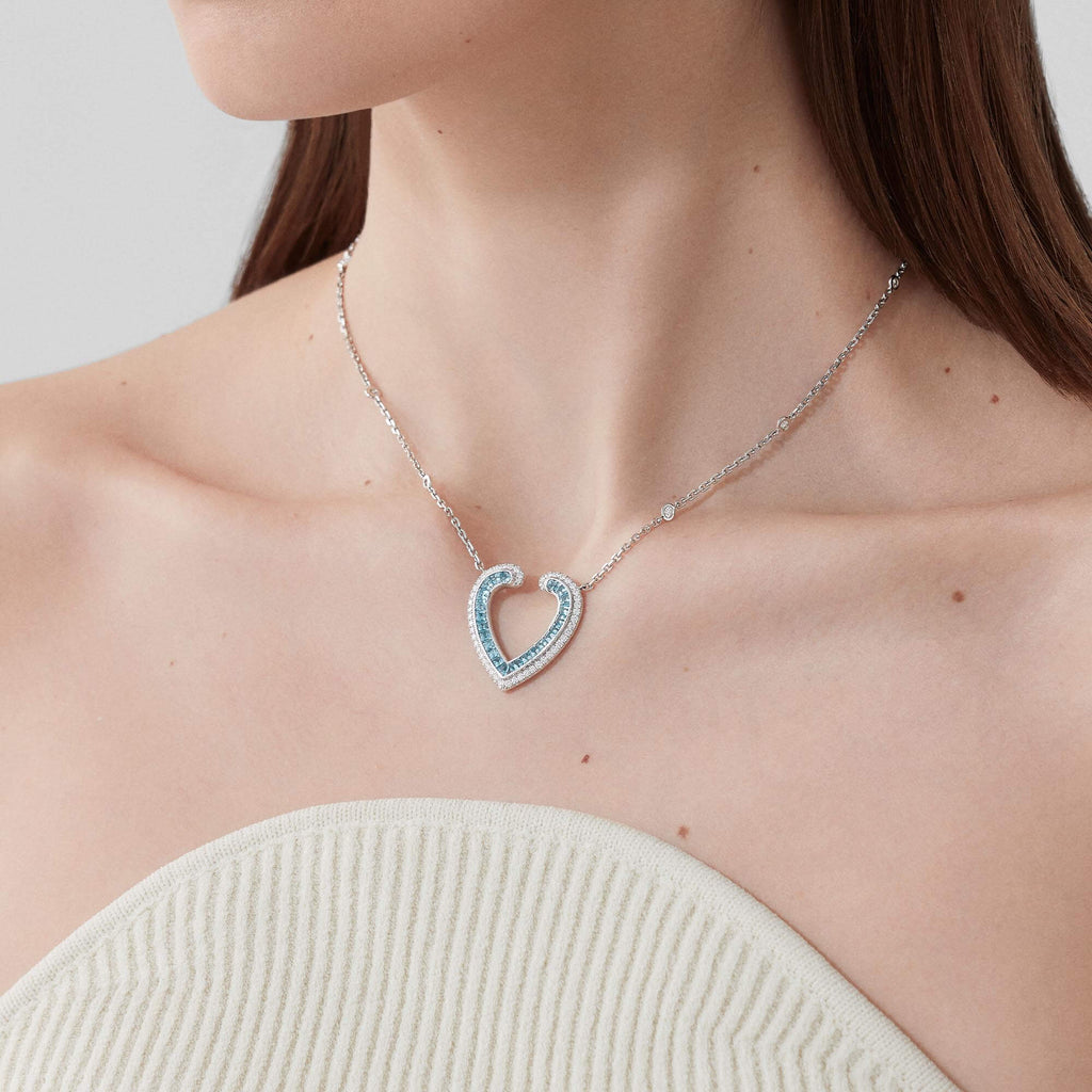 0030 Garrard Aloria Calibré Cut Aquamarine Pendant In 18ct White Gold with Diamonds 2017066 Model