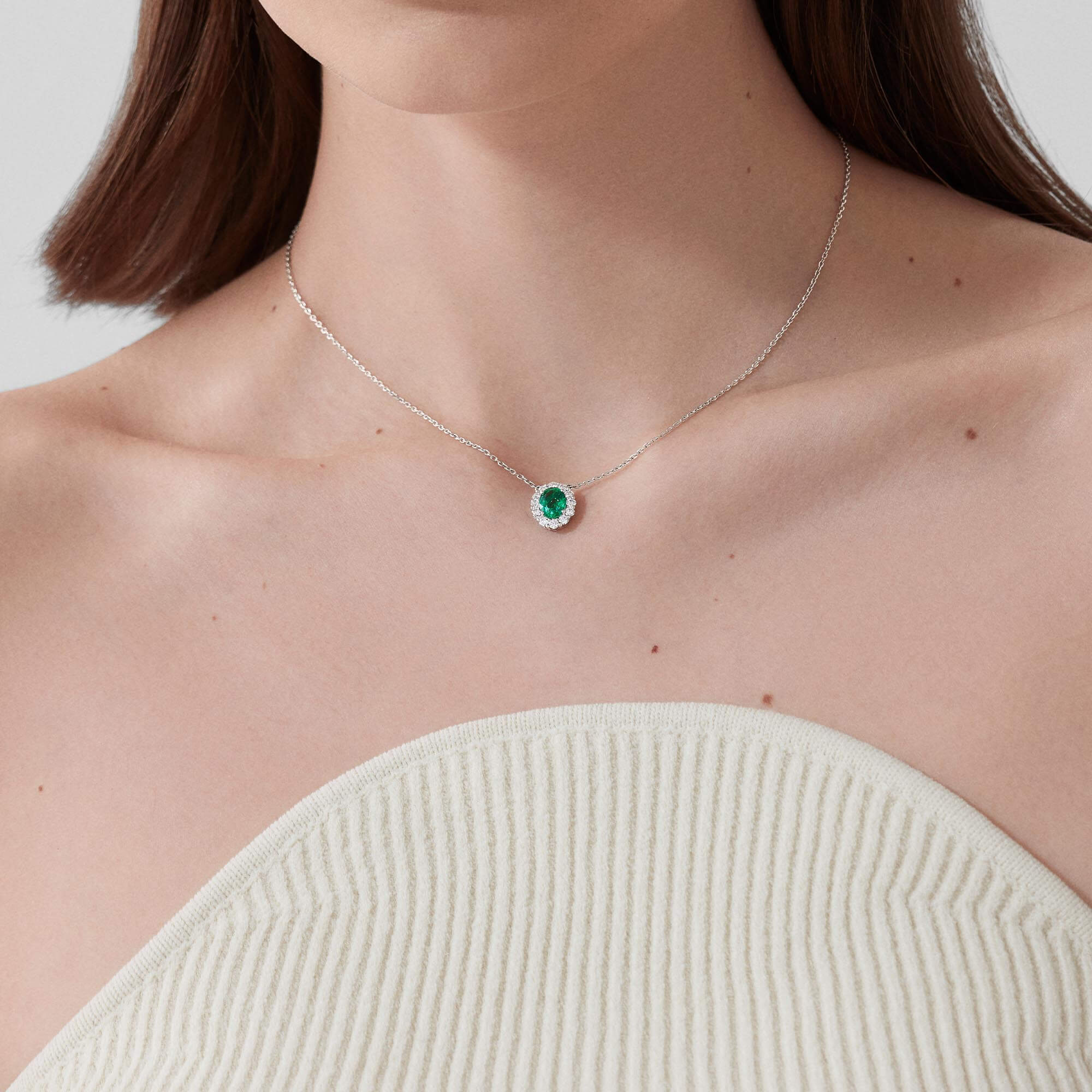 0040 Garrard 1735 Emerald Pendant In Platinum with Diamonds 2017807 Model