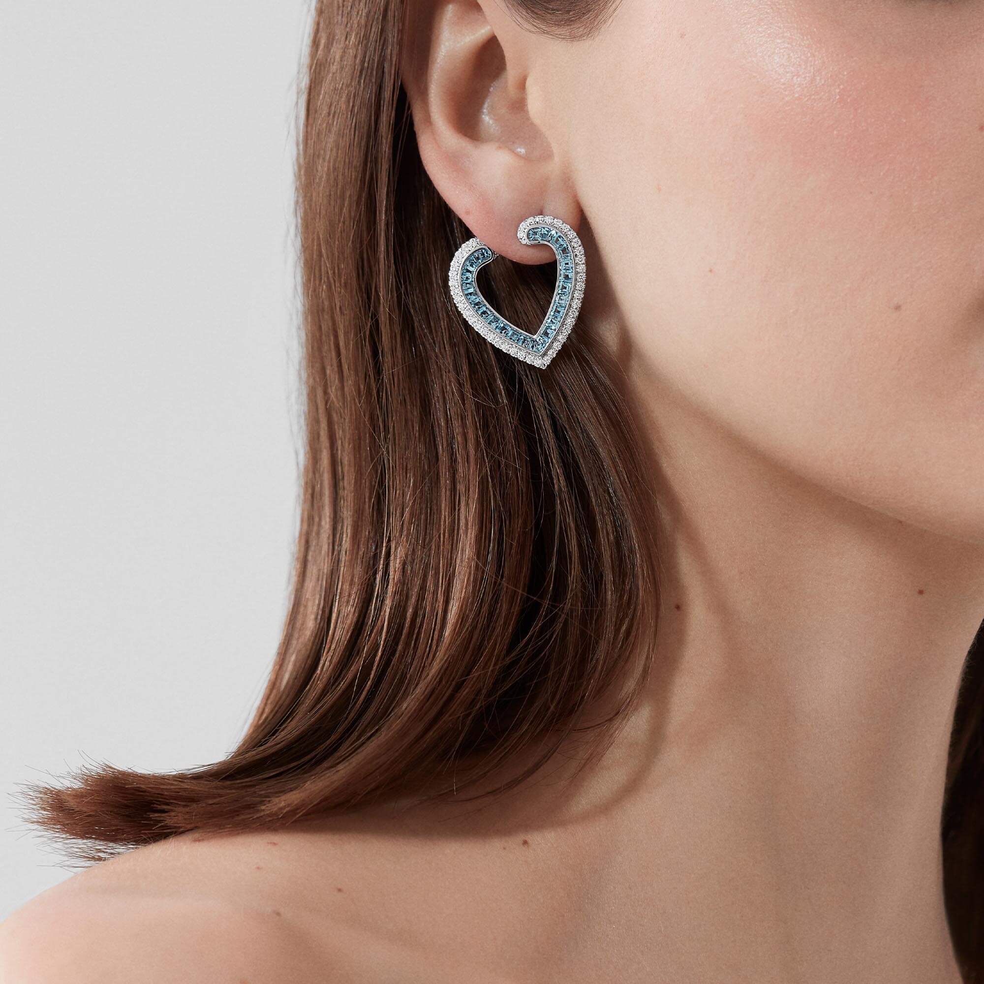 0051 Garrard Aloria Calibré Cut Aquamarine Earrings In 18ct White Gold with Diamonds 2017068 Model