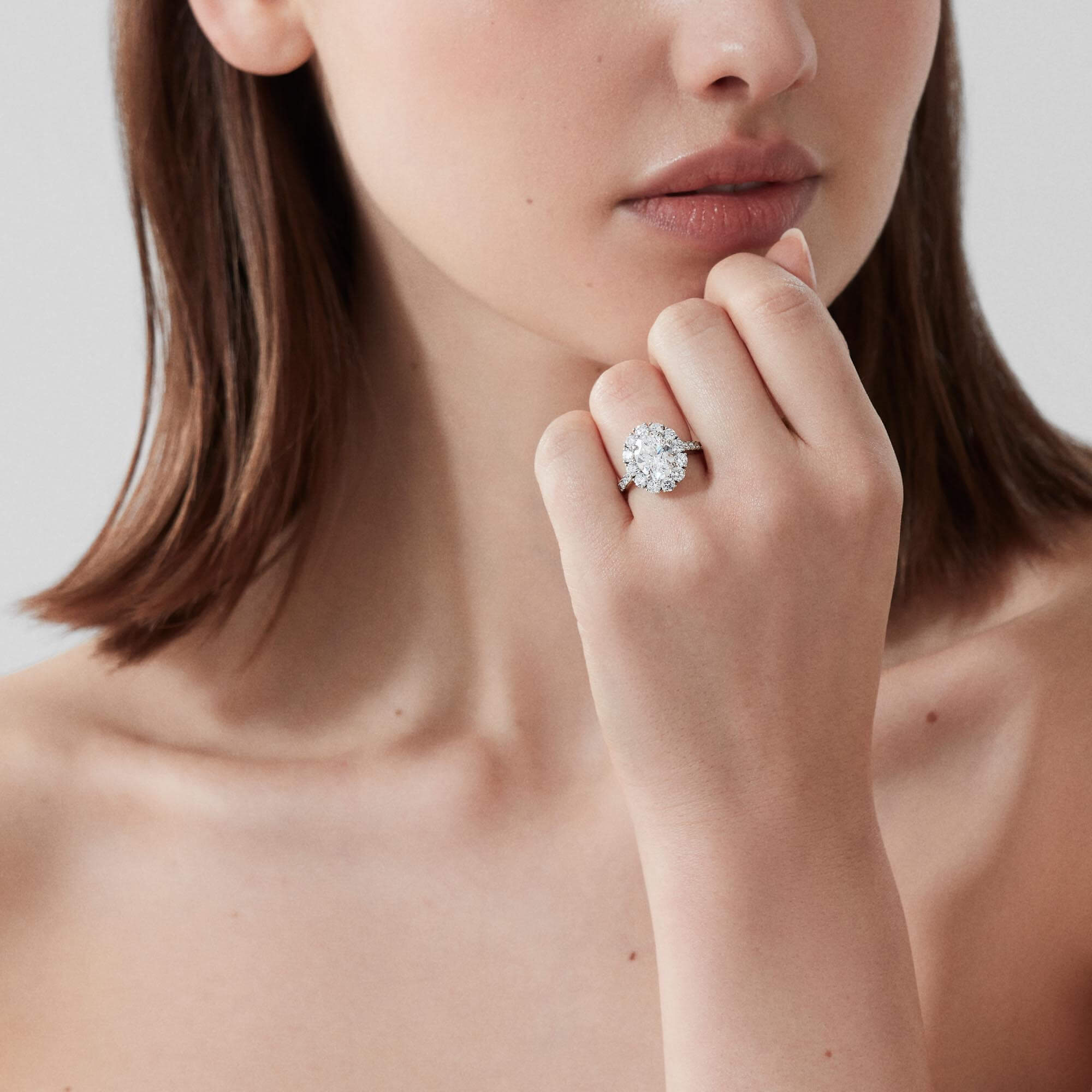 0087 Garrard Jewelled Vault 3.01ct Oval Diamond 1735 Ring In Platinum 2018296 Model