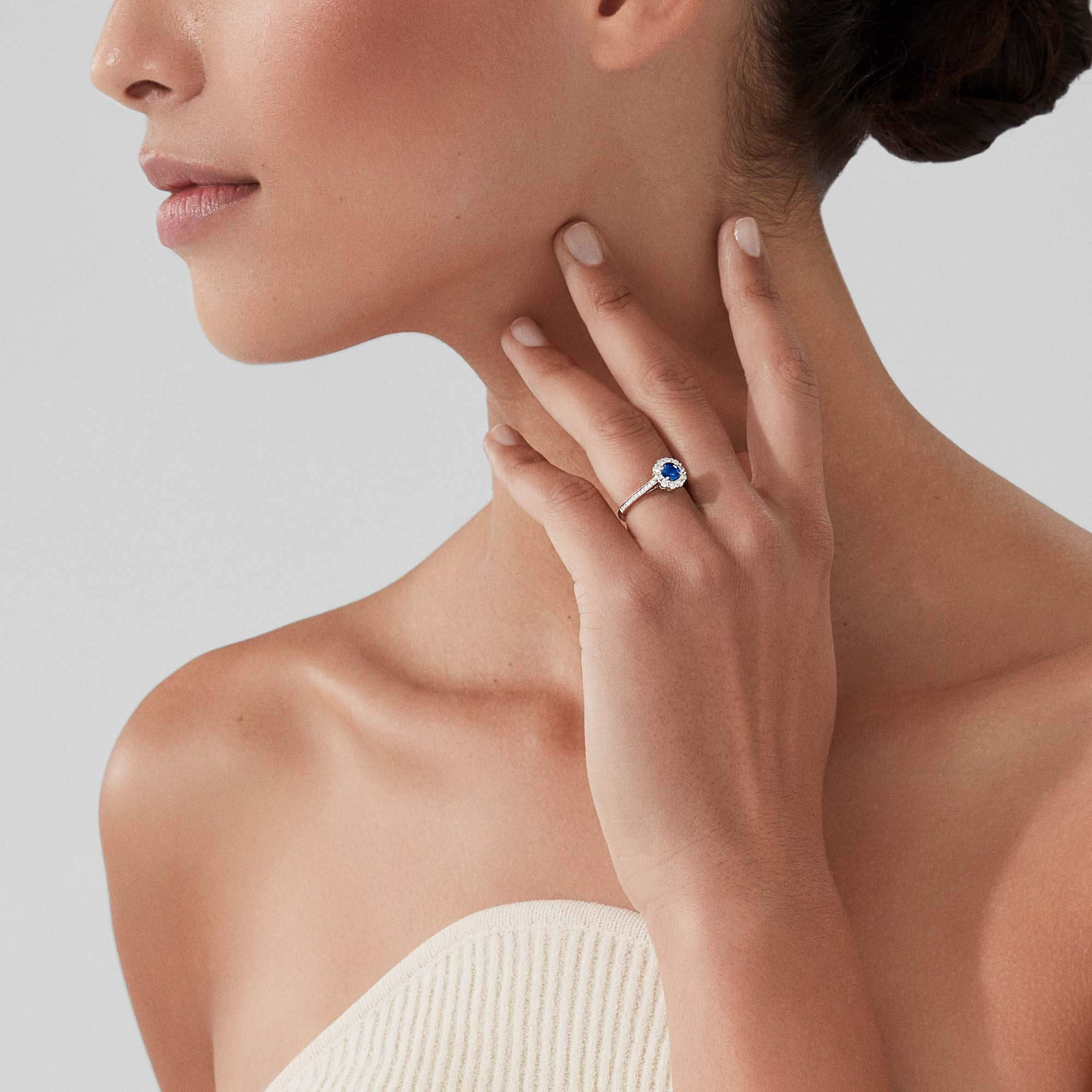 Garrard 1735 jewellery collection Sapphire Round Ring Garrard, In Platinum with Diamonds, JR17PT06, Model