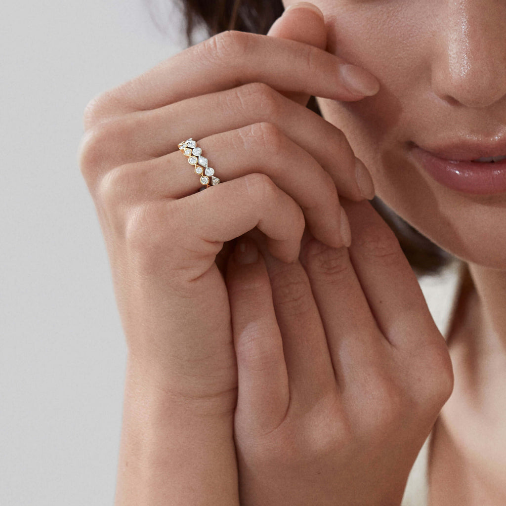 Garrard Bridal jewellery collection Albemarle Diamond Eternity Band in 18ct Yellow Gold 2014396 and white gold 2014369 Model