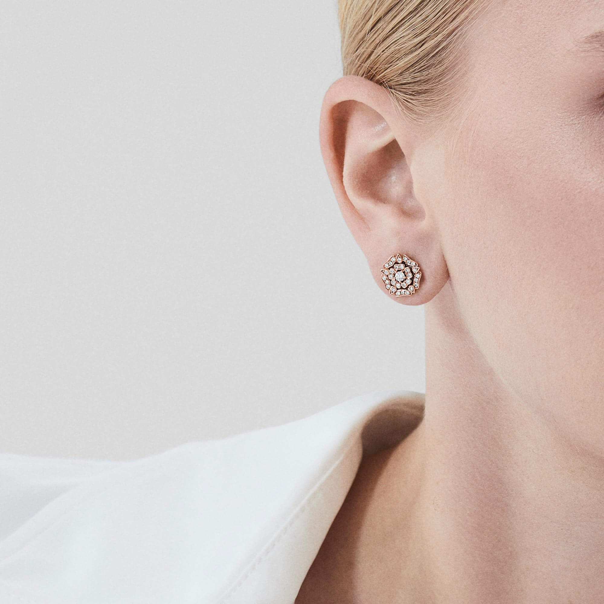 Garrard Tudor Rose Collection rose gold earrings with diamonds 2012639 Model