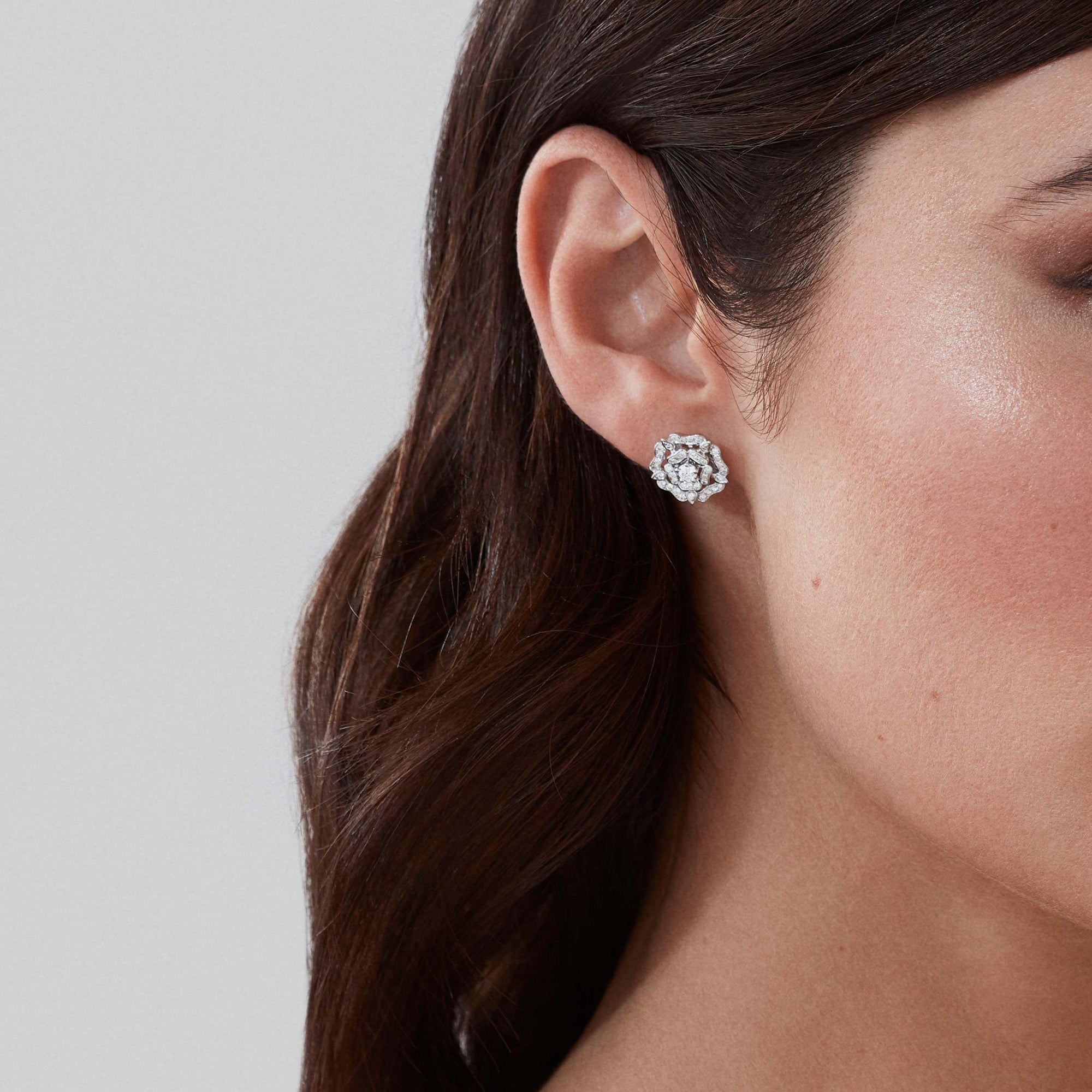 Garrard Tudor Rose Collection white gold earrings with diamonds 2012438 Model