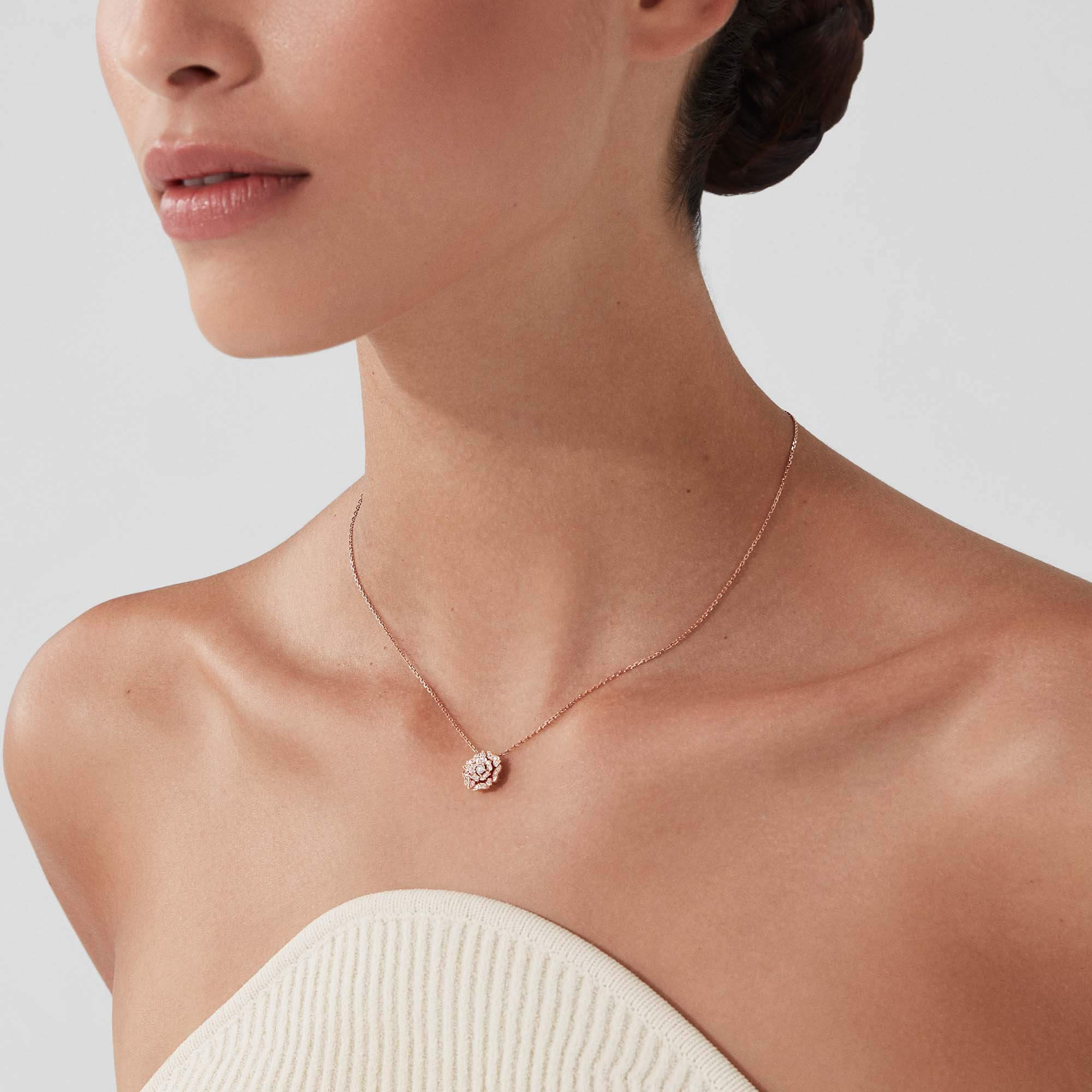 Garrard Tudor Rose jewellery collection Mini Icon Diamond Pendant in 18ct Rose Gold, 2018656, Model new