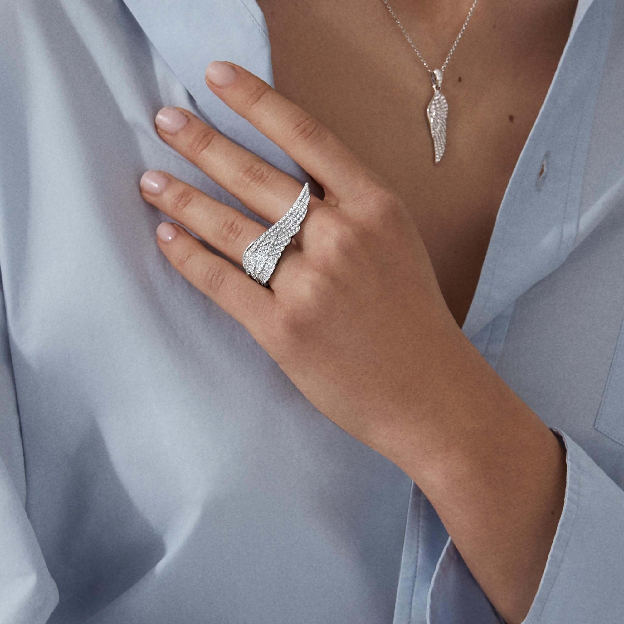 Garrard Wings Classic Ring in 18ct White gold with diamonds 2006816 Model