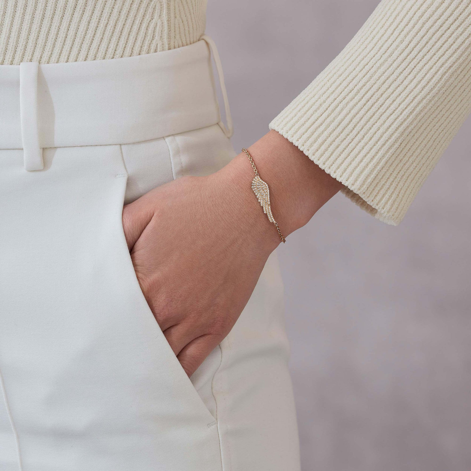 Garrard Wings Classic jewellery collection Diamond Bracelet In 18ct Yellow Gold 2012512 Model