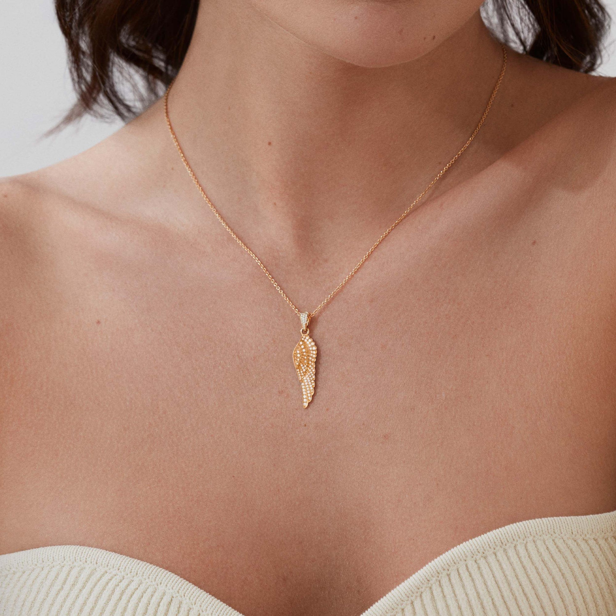 Garrard Wings Classic jewellery collection Diamond Pendant In 18ct Yellow Gold 2012119 Model