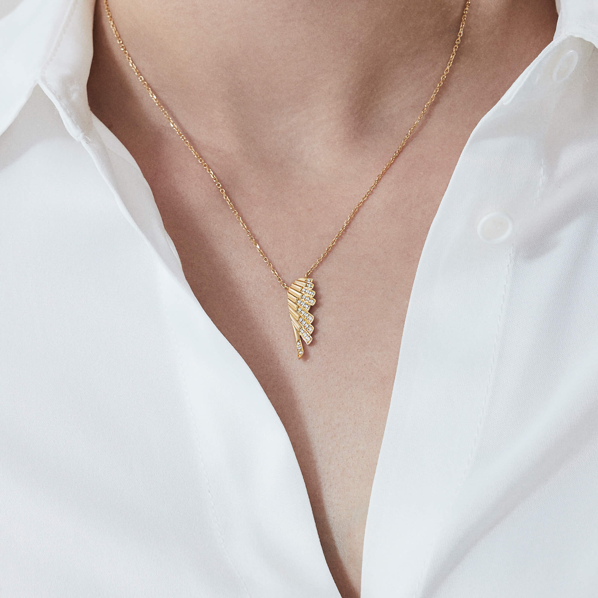 Garrard Wings Rising collection Mini Icon Diamond Pendant in 18ct Yellow Gold 2018633 001